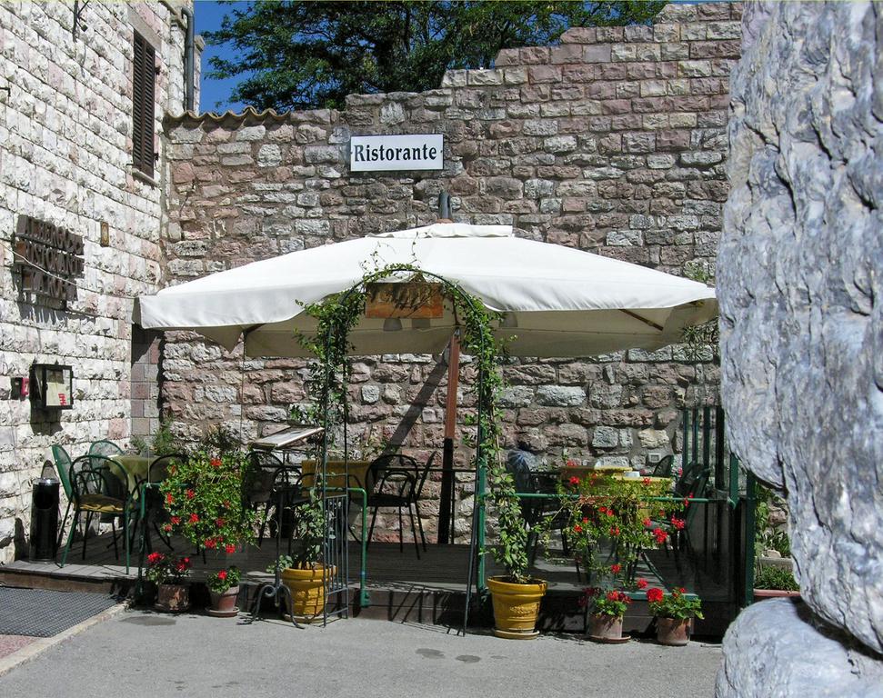 Albergo La Rocca Assisi Exterior photo